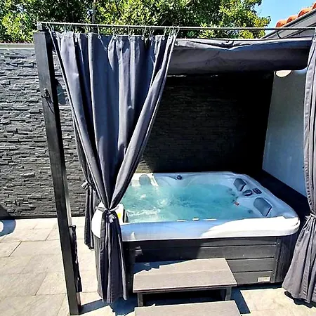 Beautiful House With Large Terrace And Jacuzzi Bakarac