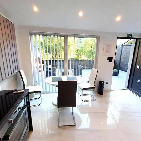 Beautiful House With Large Terrace And Jacuzzi