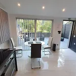 Dom wakacyjny Beautiful House With Large Terrace And Jacuzzi Bakarac