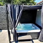 Beautiful House With Large Terrace And Jacuzzi Bakarac