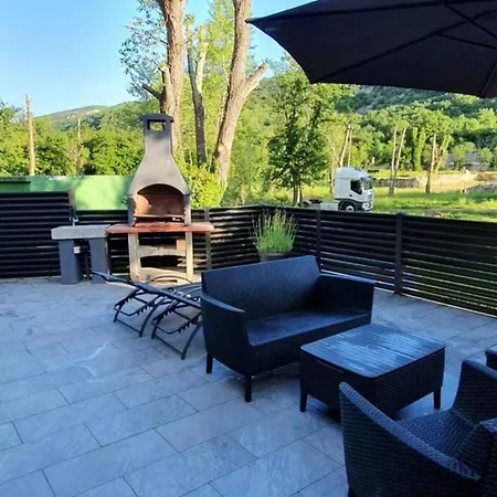 בית נופש Beautiful House With Large Terrace And Jacuzzi *