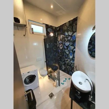 Beautiful House With Large Terrace And Jacuzzi Holiday home Bakarac