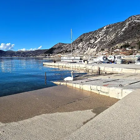 Beautiful House With Large Terrace And Jacuzzi Tatil Evi