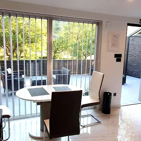 Beautiful House With Large Terrace And Jacuzzi Casa de Férias Bakarac