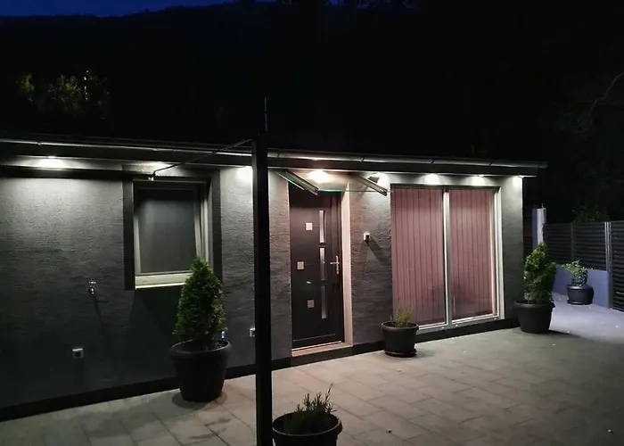 Beautiful House With Large Terrace And Jacuzzi 度假居 里耶卡