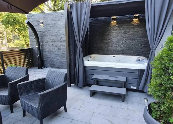 펜션 Beautiful House With Large Terrace And Jacuzzi