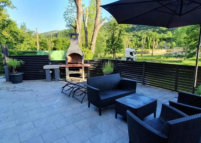 펜션 Beautiful House With Large Terrace And Jacuzzi *