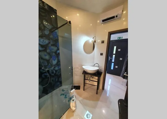 度假居 Beautiful House With Large Terrace And Jacuzzi 里耶卡